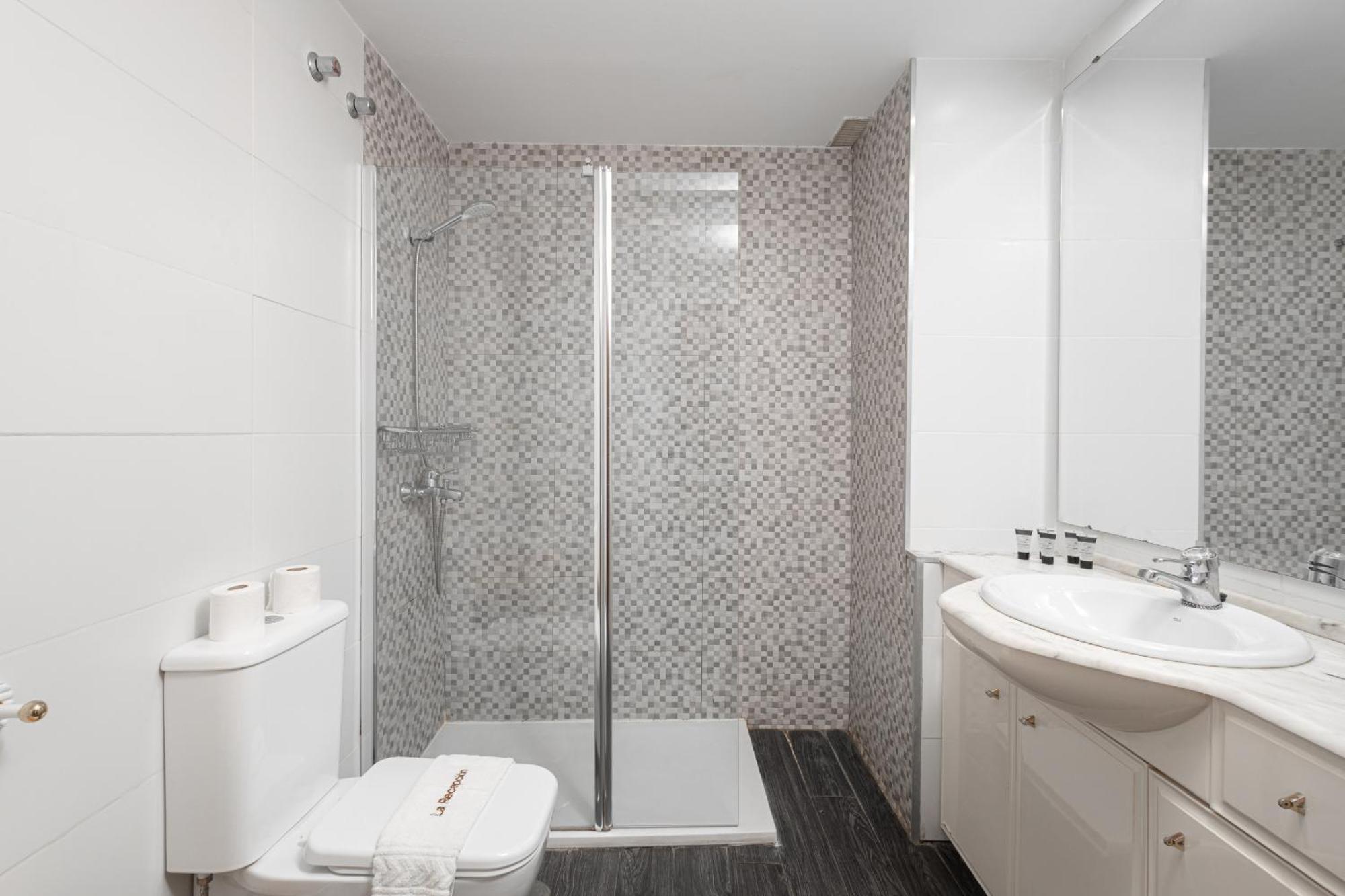 C103 - Sunny Terrace, Old Town Views Apartment มาลากา ภายนอก รูปภาพ