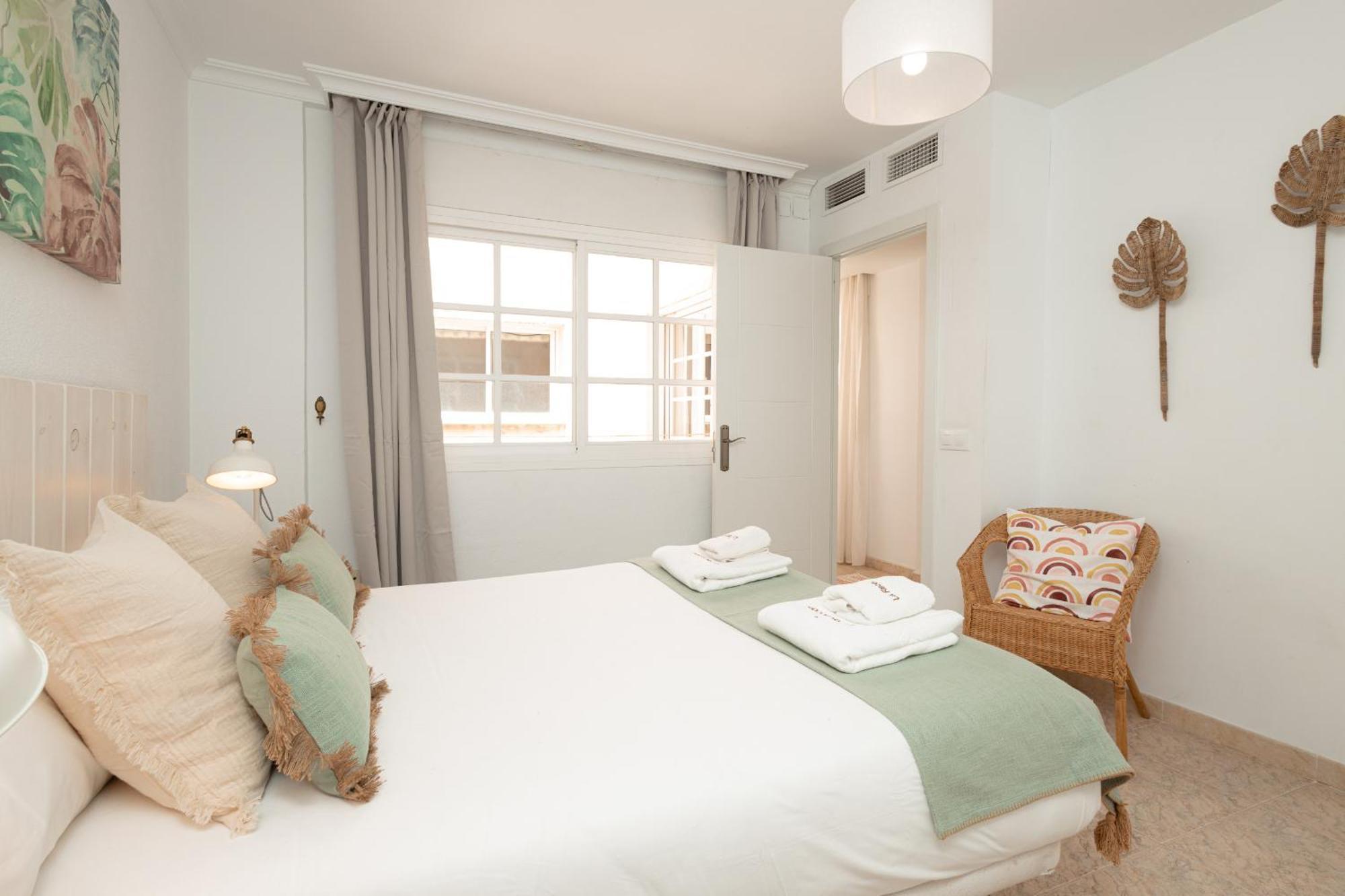 C103 - Sunny Terrace, Old Town Views Apartment มาลากา ภายนอก รูปภาพ