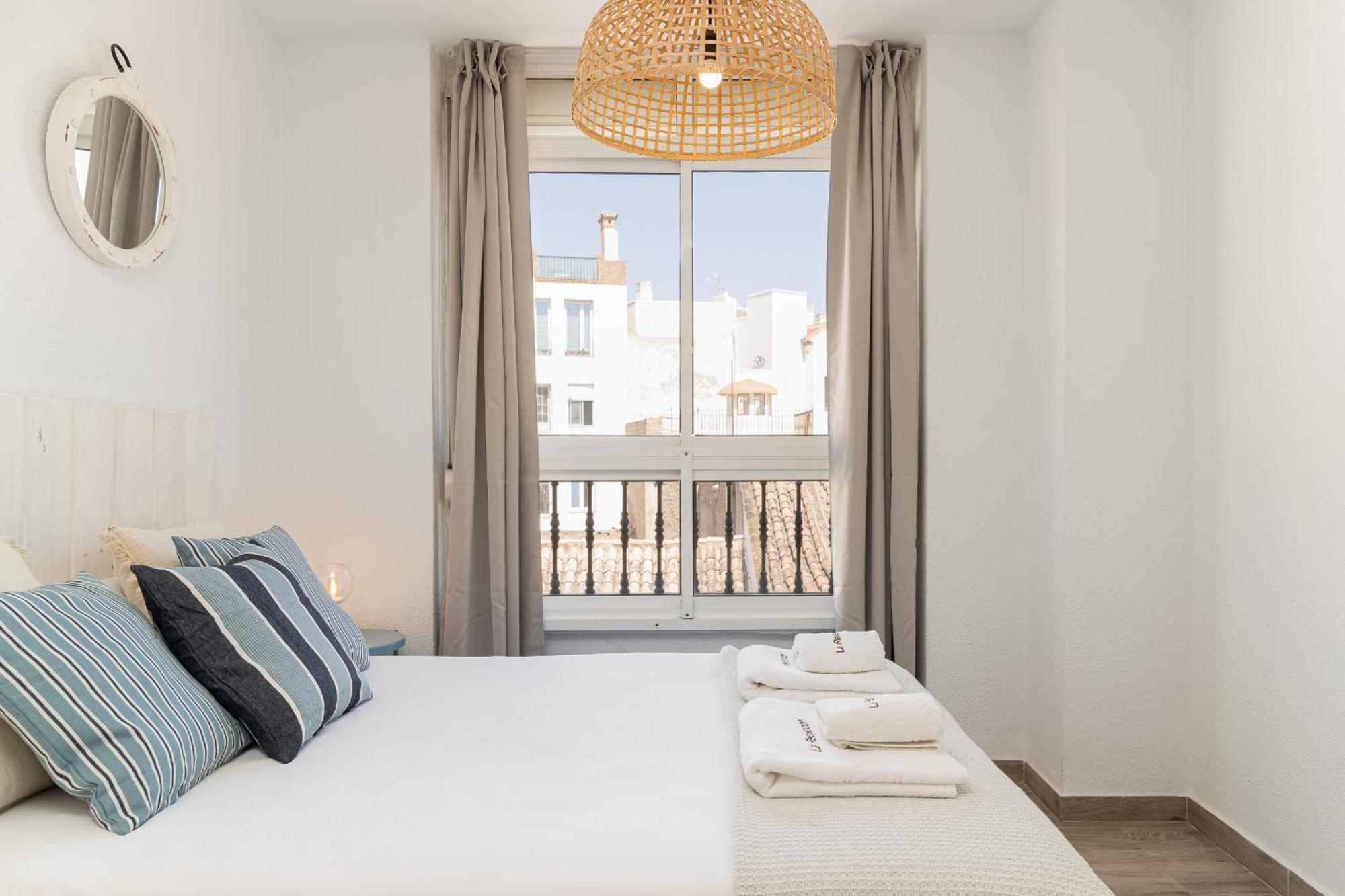 C103 - Sunny Terrace, Old Town Views Apartment มาลากา ภายนอก รูปภาพ